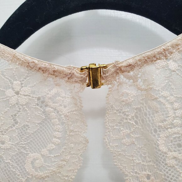 Full Tilt Junior's Nude Beige Lace Back Open Keyhole Wireless Bralette Size M - Picture 4 of 7